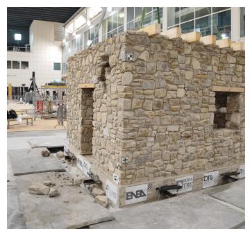 test sismici su una casetta costruita con muratura storica tipica